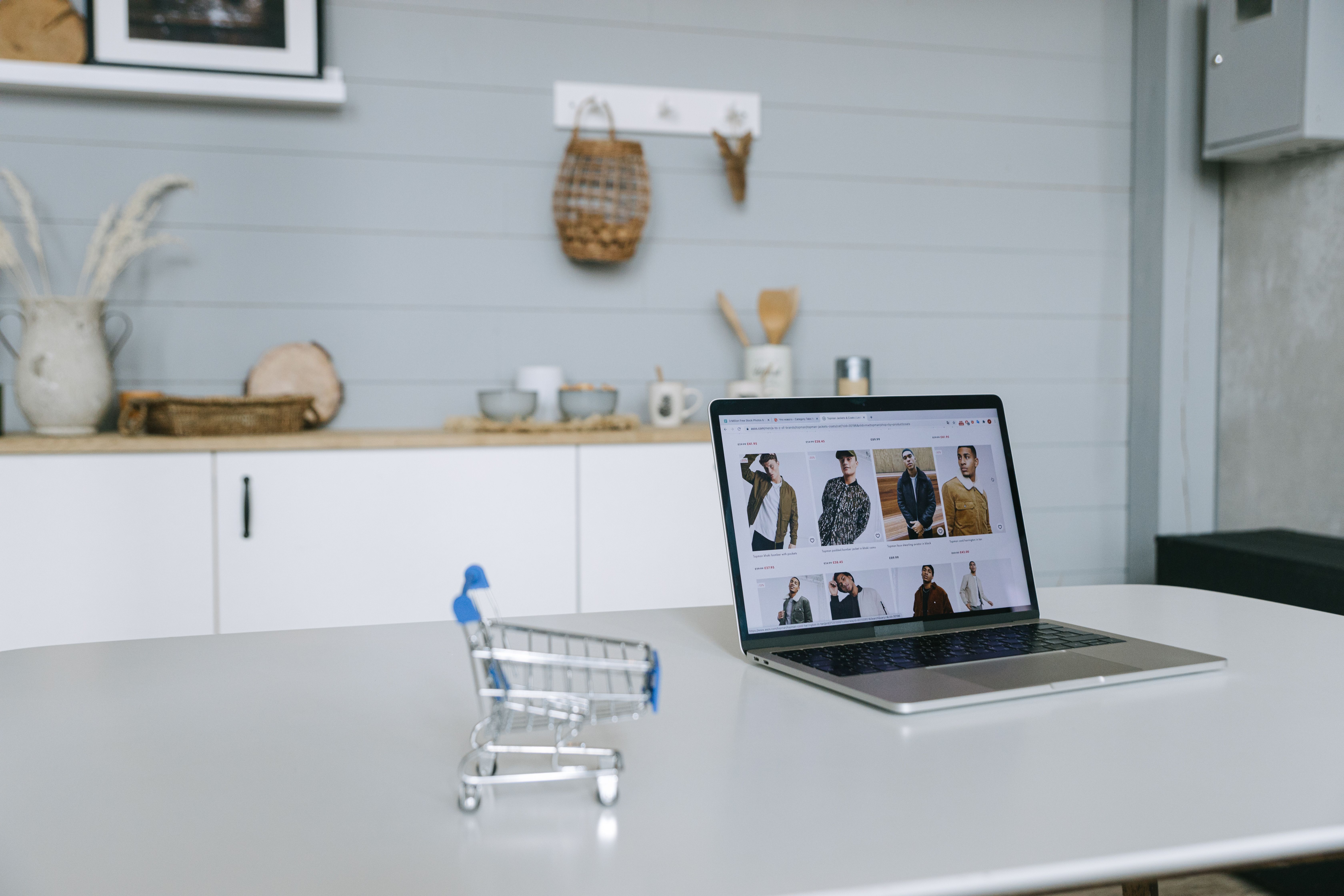Minimal desk with an online shopping portal on a laptop for an eCommerce customer forum article