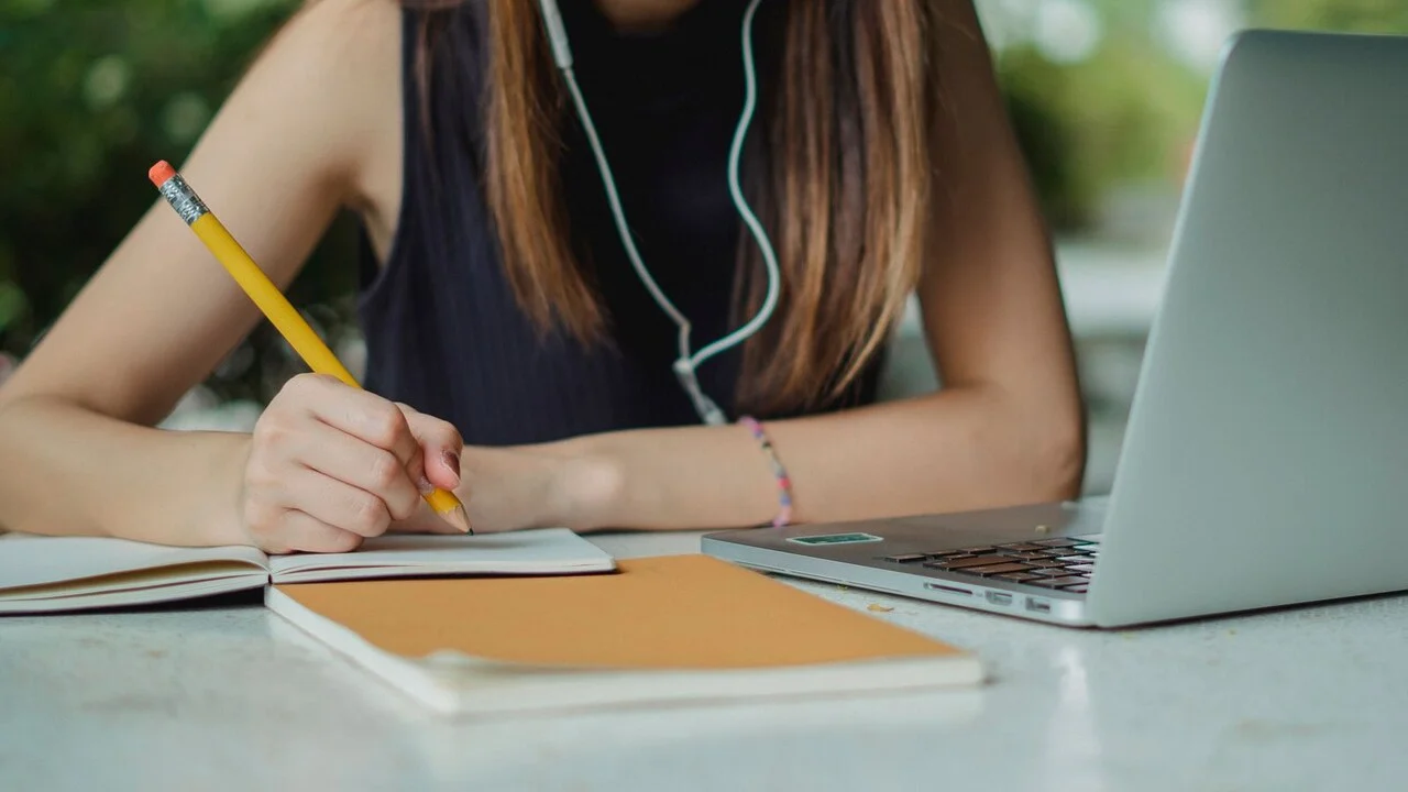 Online exam generator for students